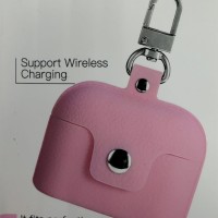 Силиконовый чехол для AirPods Pro с кнопкой и карабином розовый