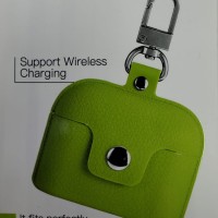 Силиконовый чехол для AirPods Pro с кнопкой и карабином салатовый