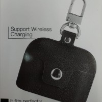 Силиконовый чехол для AirPods Pro с кнопкой и карабином черный