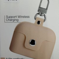 Силиконовый чехол для AirPods 3 с кнопкой и карабином бежевый