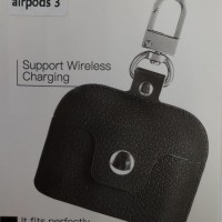 Силиконовый чехол для AirPods 3 с кнопкой и карабином черный