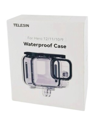 Защитный водонепроницаемый чехол Telesin GP-WTP-901 для GoPro Hero 12/11/10/9 Защитный водонепроницаемый чехол Telesin GP-WTP-901 для GoPro Hero 12/11/10/9 обеспечивает сохранность экшн-камеры, как на суше, так и в воде.

Корпус бокса изготовлен из прочного поликарбоната, а объектив из высокоорганического закаленного стекла с уплотнительным резиновым кольцом.

Благодаря этим материалам камера остается в безопасности даже под водой на глубине до 45 метров.

Высокий коэффициент пропускания света, составляющий 95%, дает возможность снимать с экшн-камеры контент с максимальной резкостью и четкостью. Простота монтажа бокса, а также отсутствие необходимости использования специального инструмента для установки камеры делает его более эргономичным в использовании.
Инструкция по эксплуатации:
Откройте водонепроницаемый бокс.
Нажмите кнопку блокировки для открытия бокса.
Вставьте экшн-камеру внутрь бокса.
Закройте бокс, застегнув заднюю крышку.
