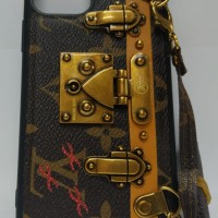 Накладка для i-Phone 11 Pro Louis Vuitton с ремешком