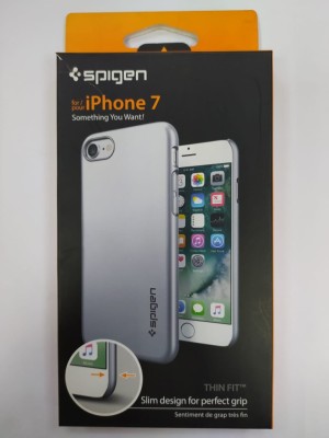 Клип-кейс Spigen для i-Phone 7 Thin Fit  042CS20733 серебристый Клип-кейс Spigen для i-Phone 7 Thin Fit  042CS20733 серебристый